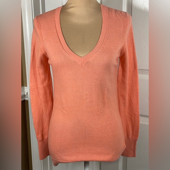 Banana Republic 100% Cashmere V-Neck Sweater Small - Picture 4 of 8